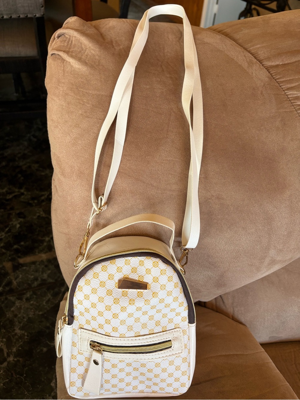 Kids NWOT White & Gold Patterned Mini Backpack Purse - Picture 3 of 7
